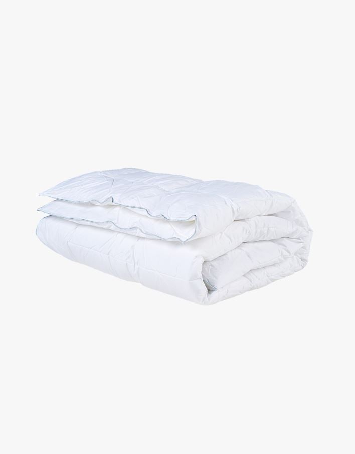 Helårs fiberdyne hvit - 140x200 cm hvit - 1