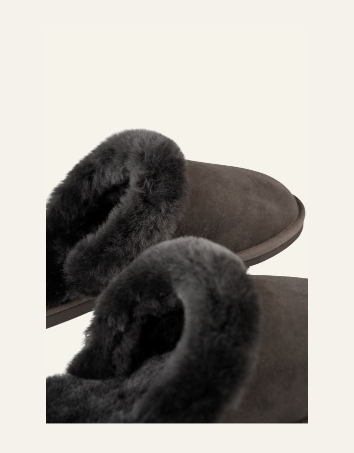 Skinntøfler mørk brun - 2