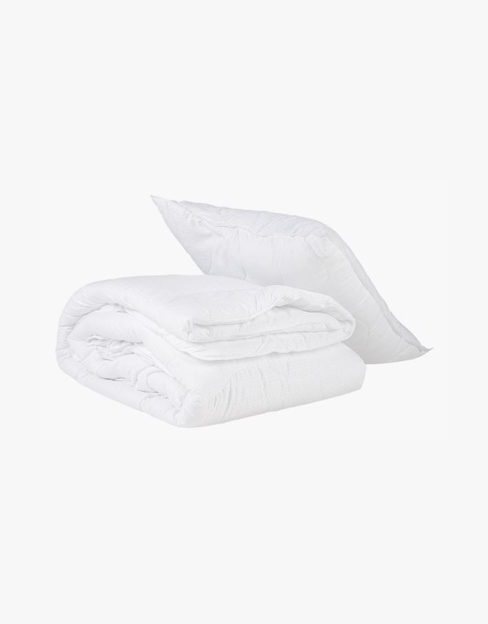 Helårs fiberdyne-/putesett hvit - 140x200 cm hvit - 1