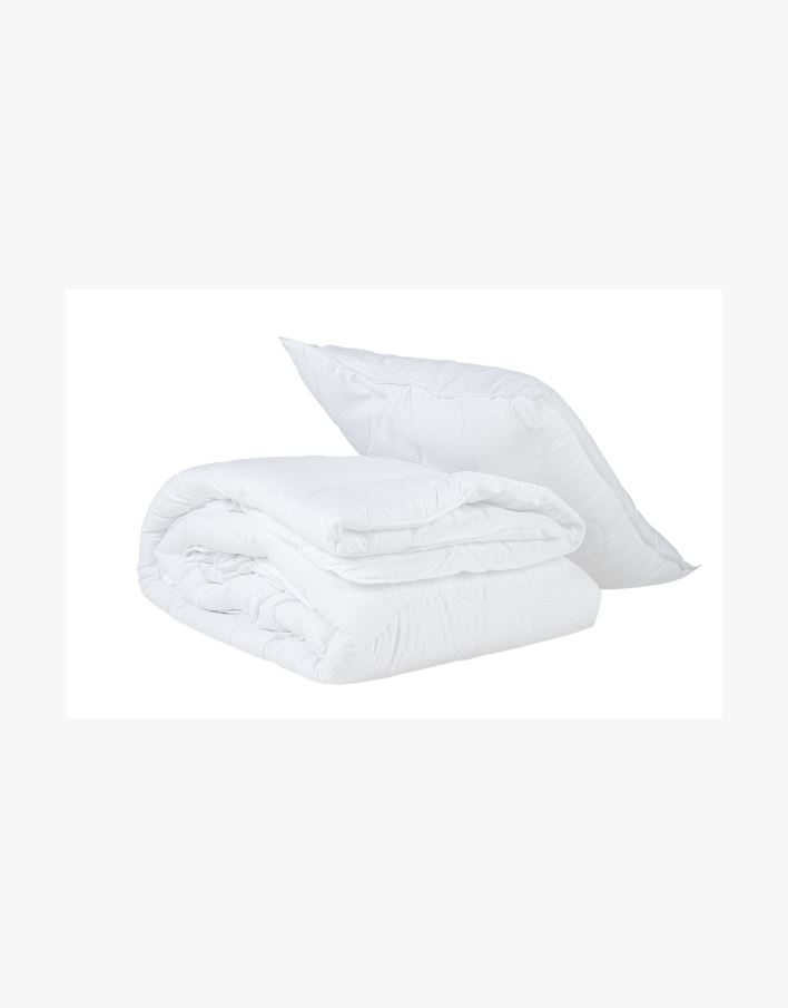 Helårs fiberdyne-/putesett hvit - 140x220 cm hvit - 1