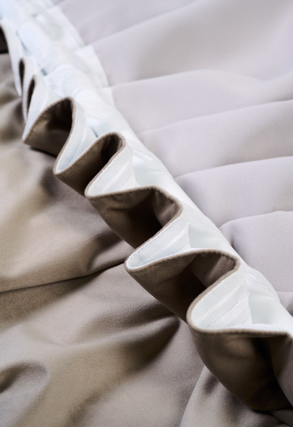 Lysdempende gardin taupe - 2