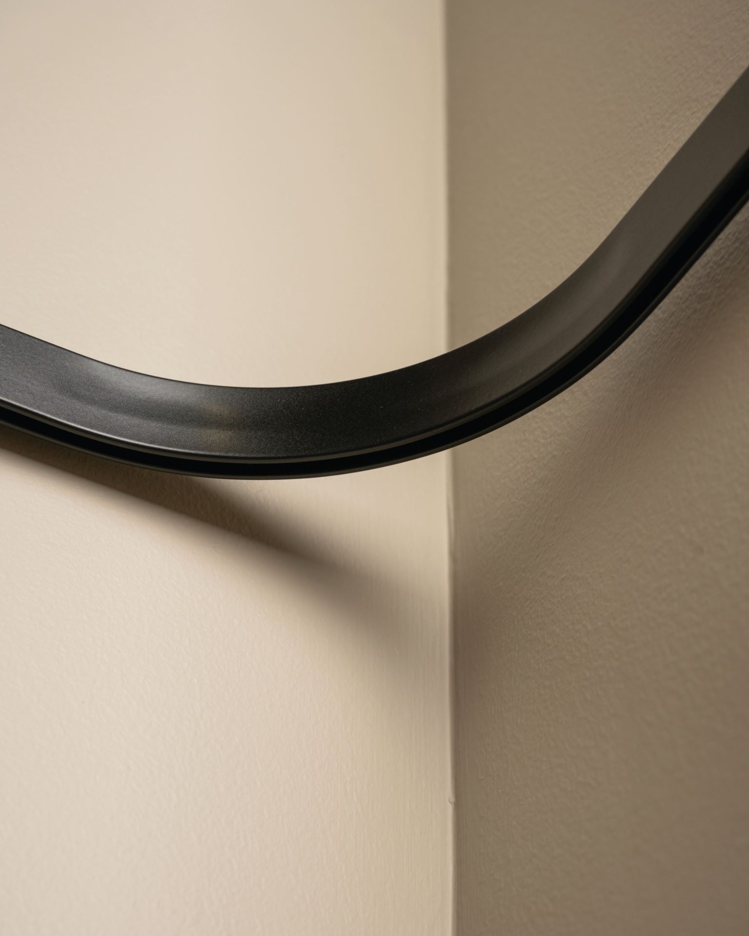 Hjørnebue svart - 3