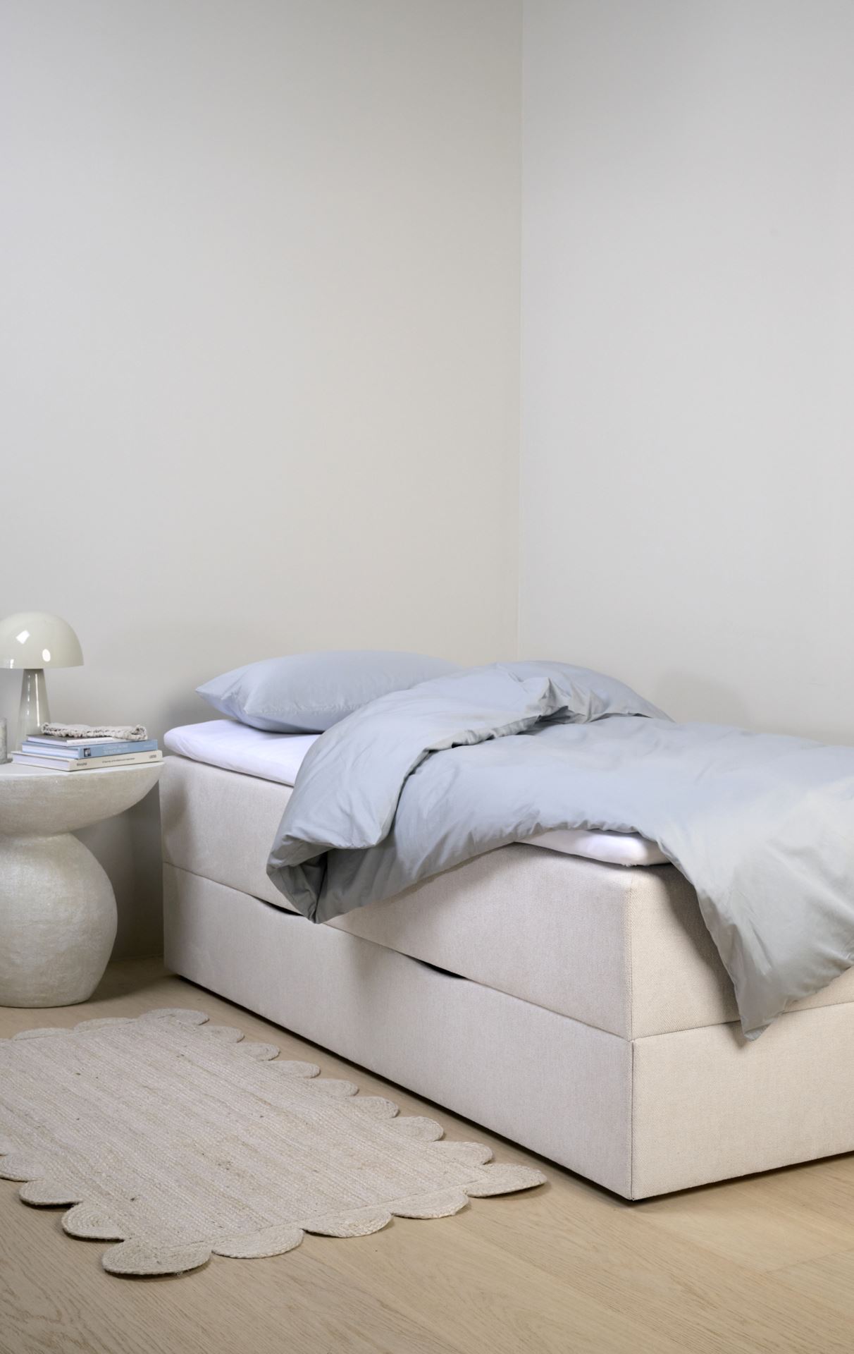 Seng med oppbevaring beige - 2