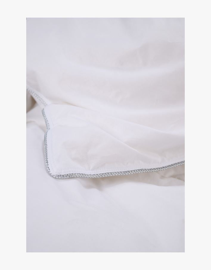 Helårs dundyne hvit - 140x200 cm hvit - 1